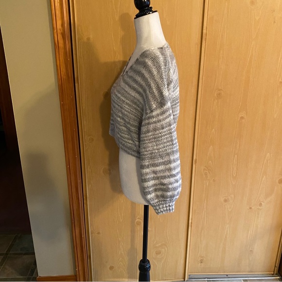 Urban Outfitters • Lyra Pullover V-Neck Sweater in Gray Stripe - Picture 11 of 14